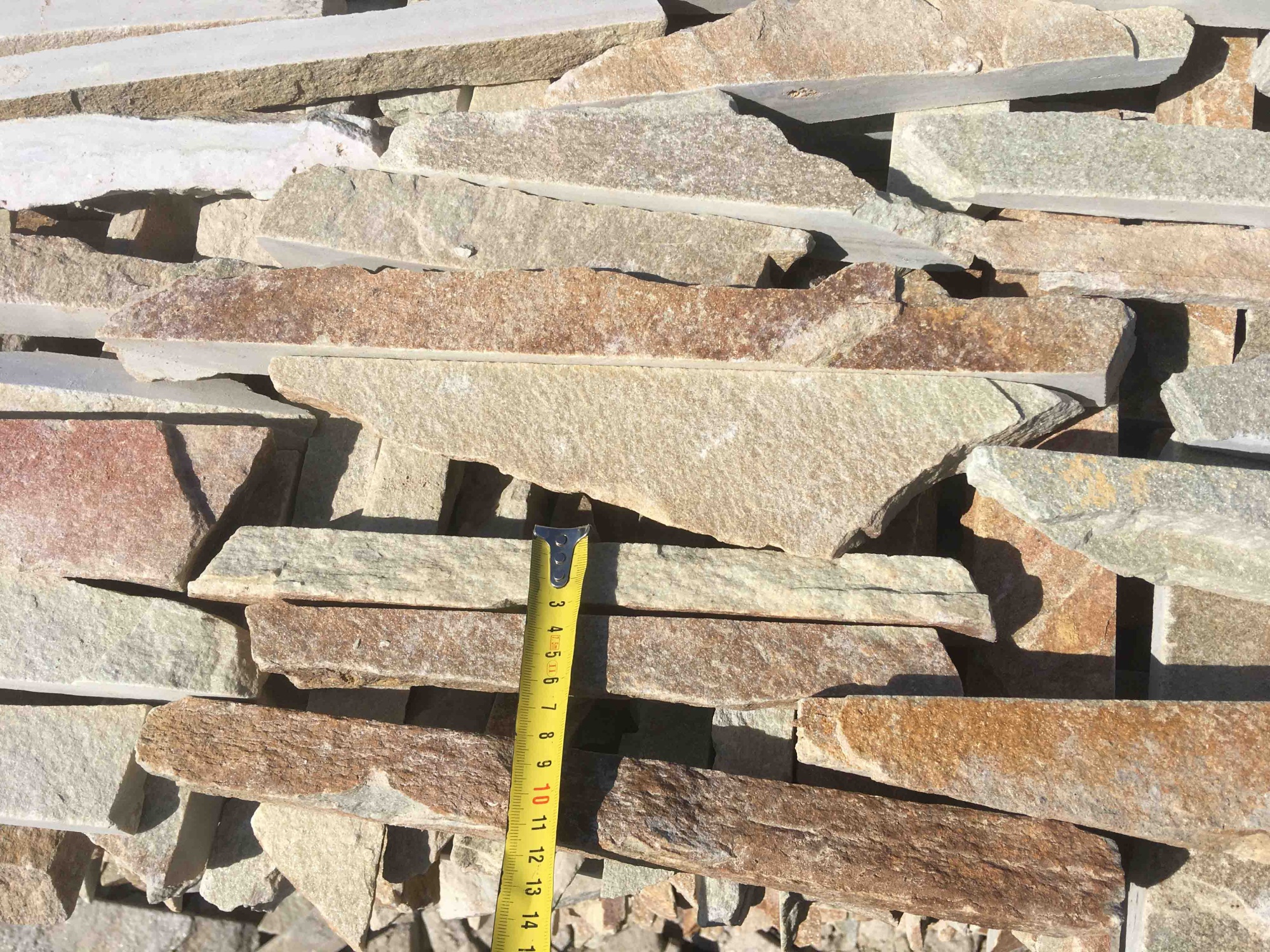 Горбушка златолит золотистый для облицовки купить в Куйбышеве