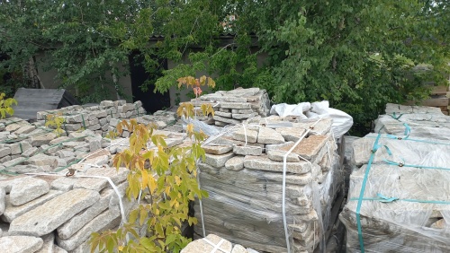 Плитняк галтованный гранитный для ландшафтного дизайна купить в Куйбышеве