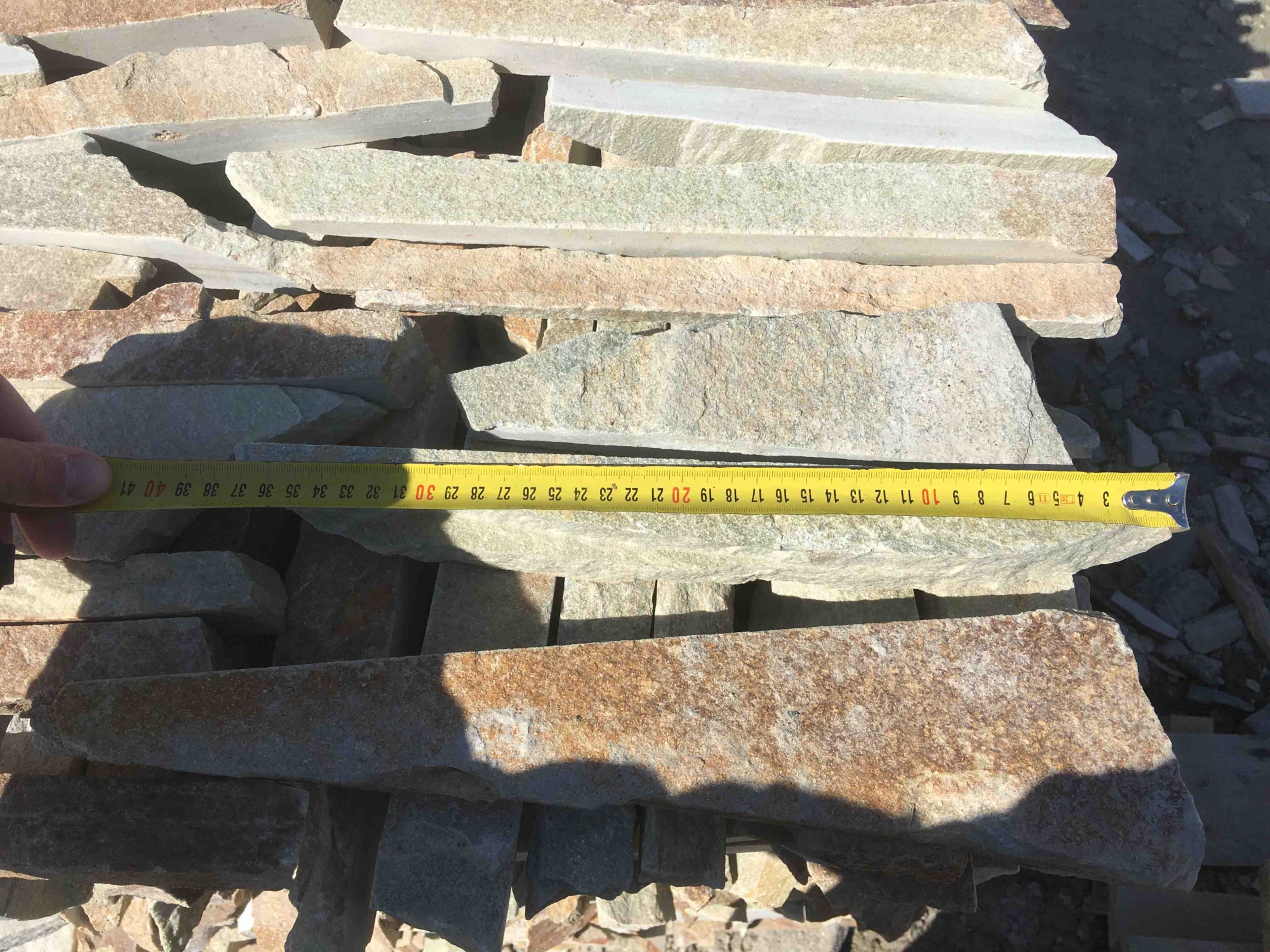 Горбушка златолит золотистый для облицовки купить в Куйбышеве