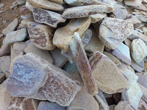 Златолит жёлтый, жёлто-зелёный глыбки и валуны для ланшафтного дизайна купить в Куйбышеве