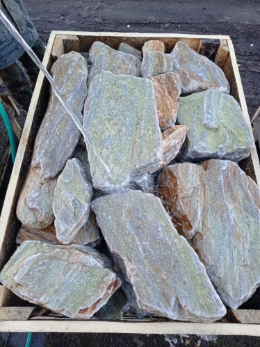 Златолит жёлтый, жёлто-зелёный глыбки и валуны для ланшафтного дизайна купить в Куйбышеве