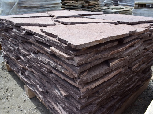 Плитняк лемезит бордовый для облицовки цоколя 20-25 мм  купить в Куйбышеве