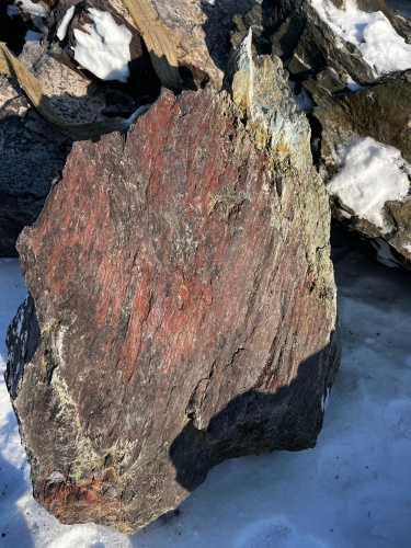 Ландшафтные глыбы красно-фиолетовые 200-1000 килограмм купить в Куйбышеве