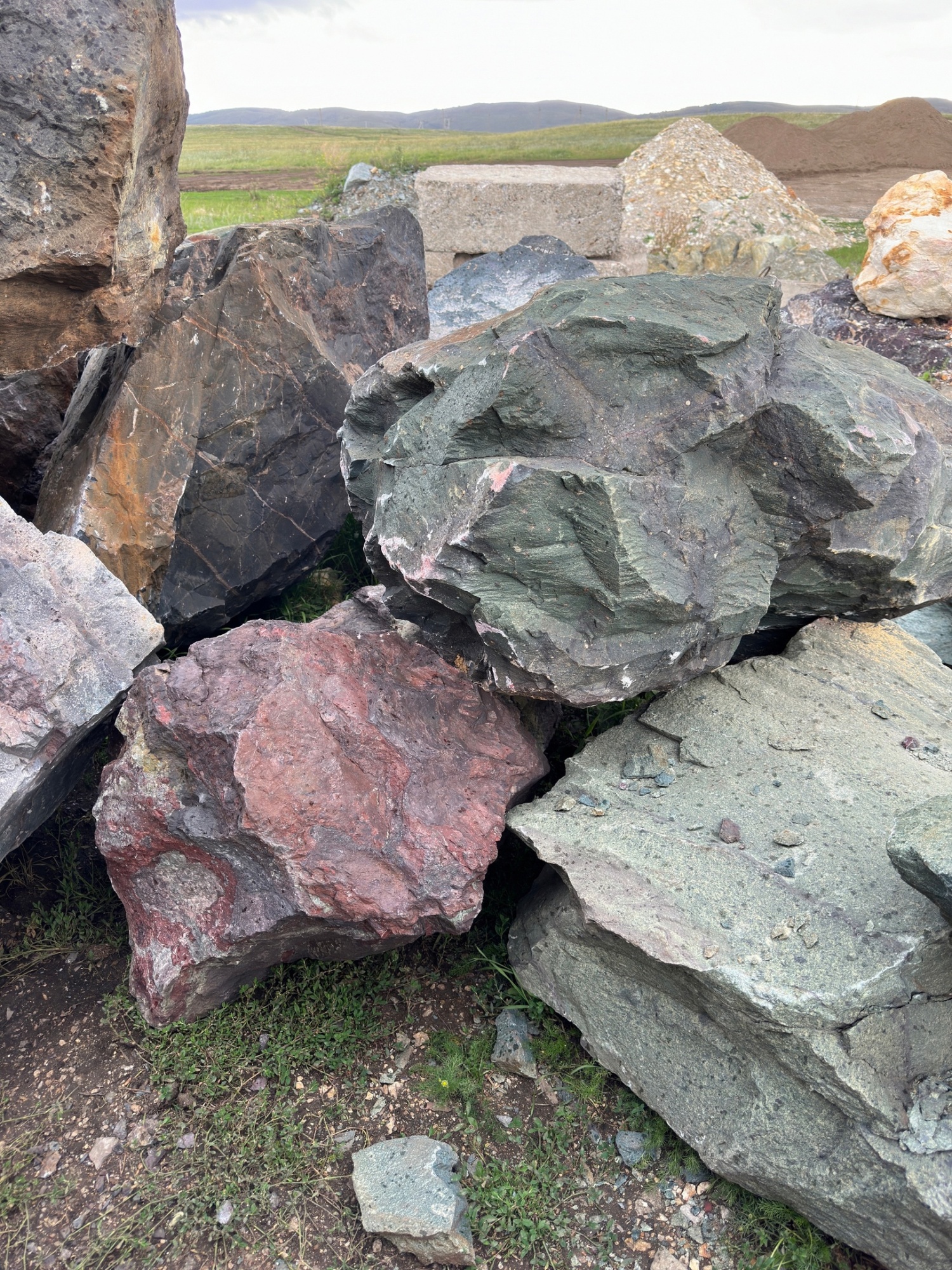 Камни для ландшафтного дизайна зелёные 10-60 килограмм купить в Куйбышеве