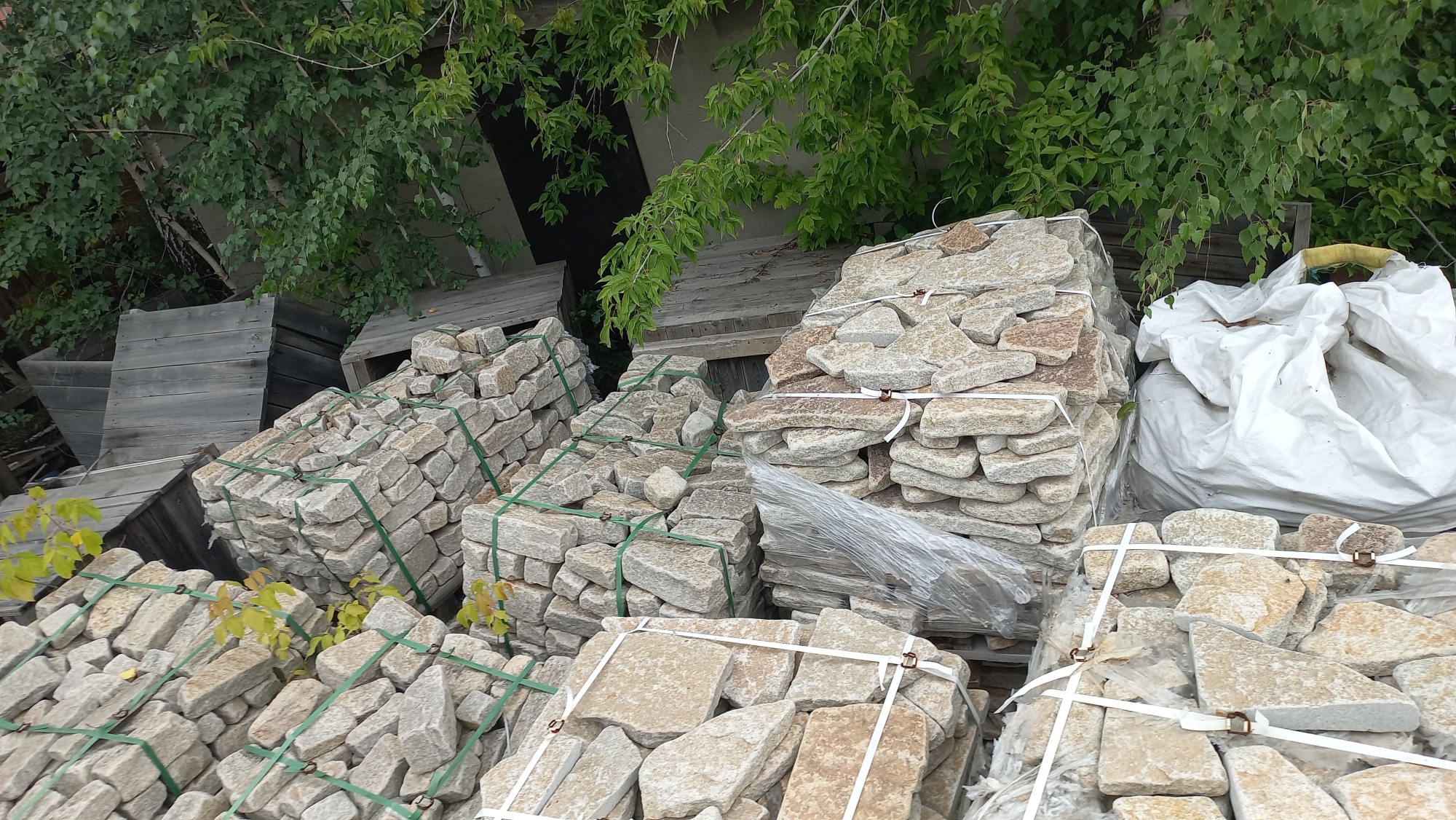 Плитняк гранитный галтованный купить в Куйбышеве