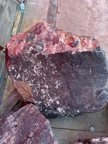 Камни для ландшафтного дизайна красно-фиолетовые 10-60 килограмм купить в Куйбышеве