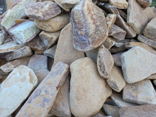 Златолит жёлтый, жёлто-зелёный глыбки и валуны для ланшафтного дизайна купить в Куйбышеве