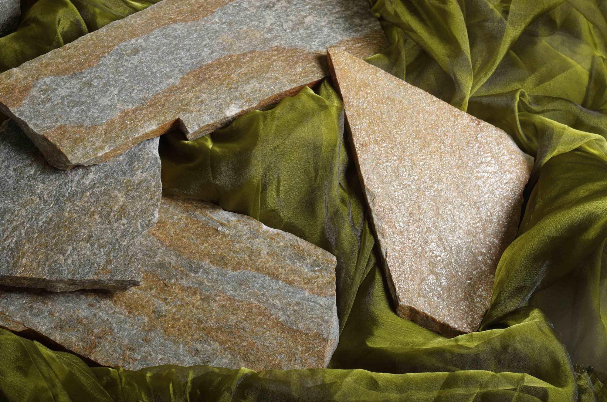 Плитняк златолит Уральский  для фасада купить в Куйбышеве