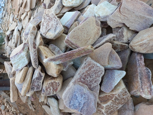 Златолит жёлтый, жёлто-зелёный глыбки и валуны для ланшафтного дизайна купить в Куйбышеве