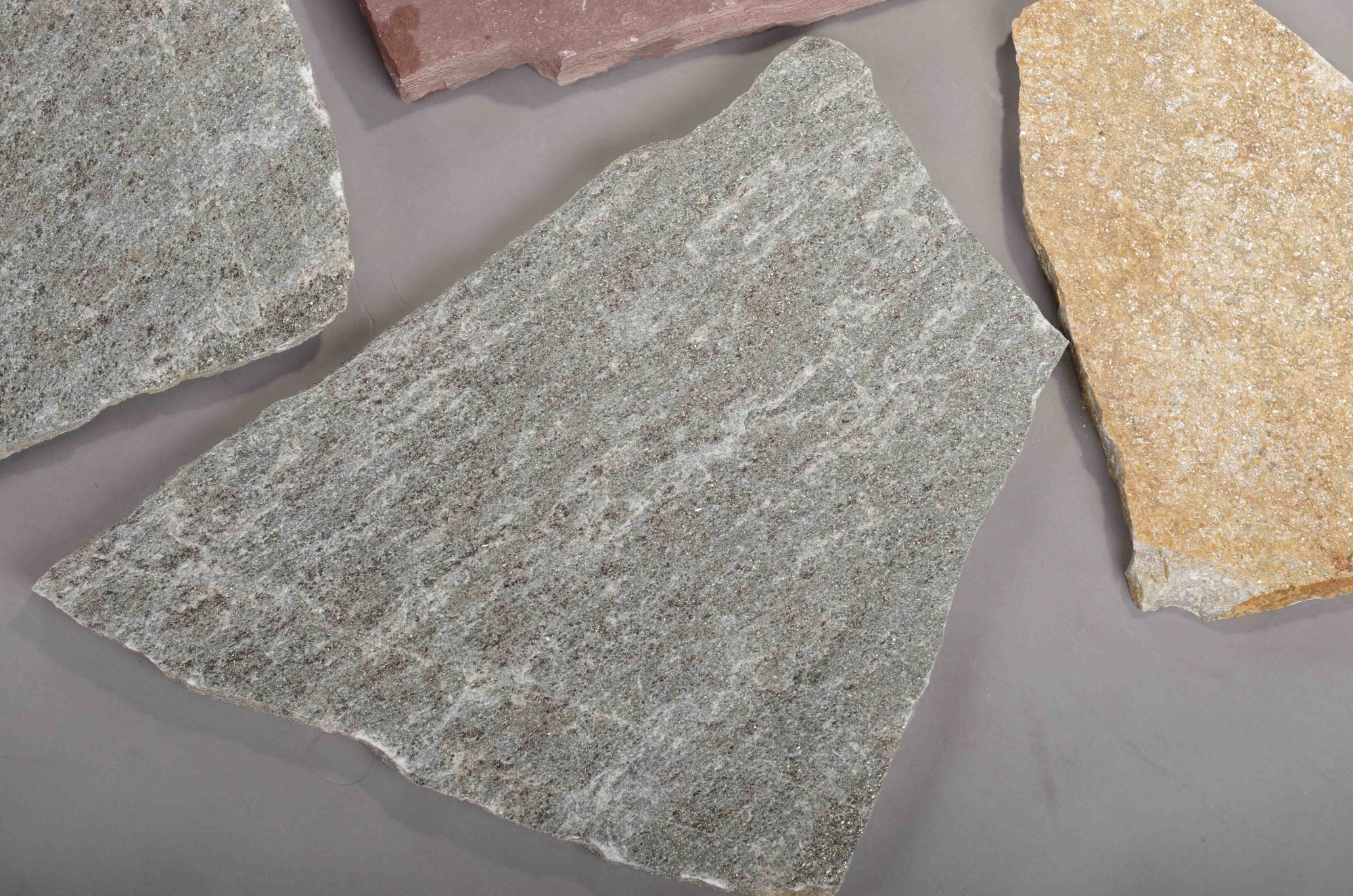 Плитняк златолит Уральский  для фасада купить в Куйбышеве